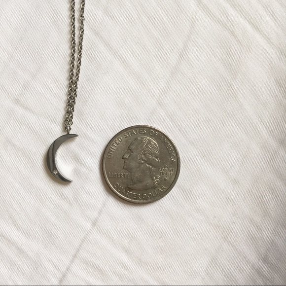 crescent moon necklace - Picture 4 of 4